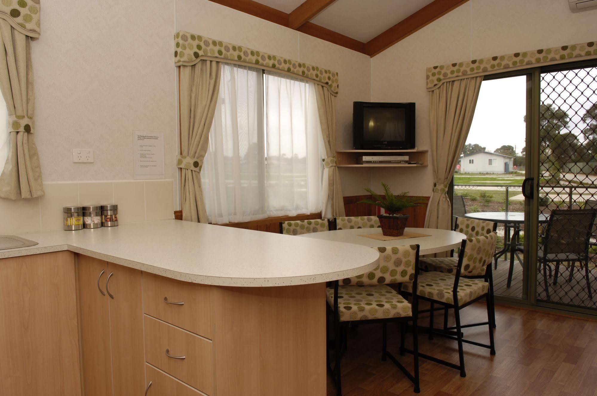 Sandhurst Motel Carrum Downs Екстер'єр фото